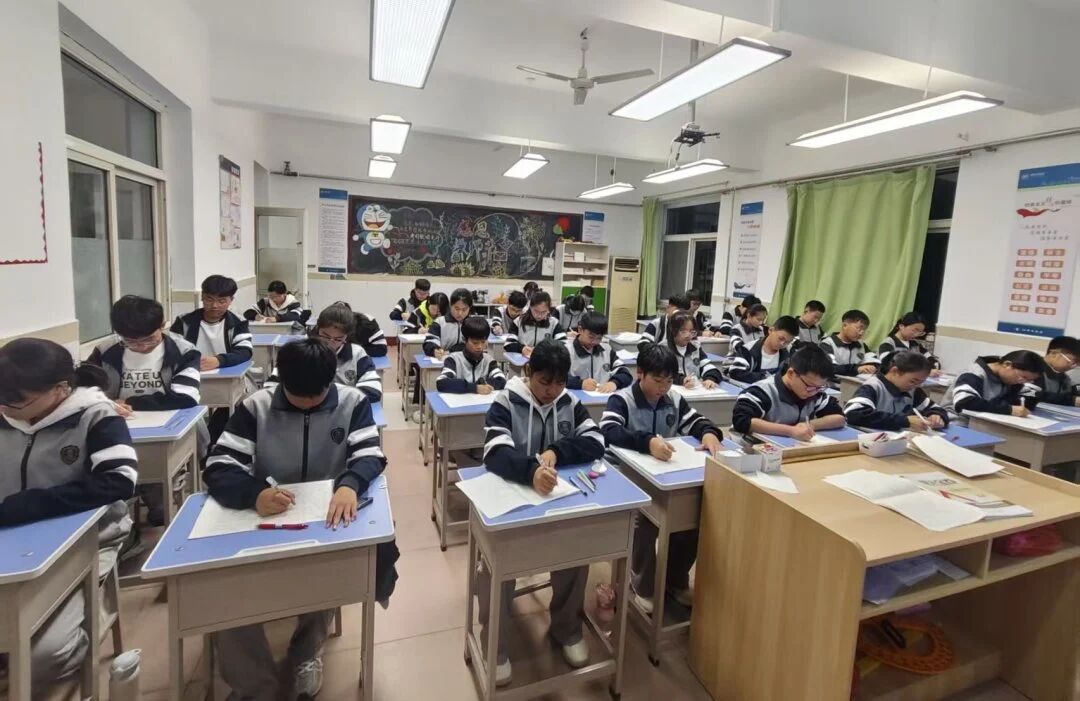 以词为帆 畅游学海｜沙河市第一私立学校举行英语单词默写竞赛